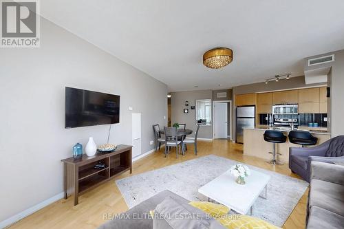 2208 - 65 Bremner Boulevard, Toronto, ON - Indoor Photo Showing Living Room