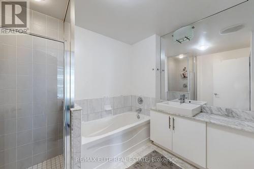 2208 - 65 Bremner Boulevard, Toronto, ON - Indoor Photo Showing Bathroom