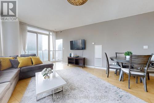 2208 - 65 Bremner Boulevard, Toronto (Waterfront Communities), ON - Indoor Photo Showing Living Room