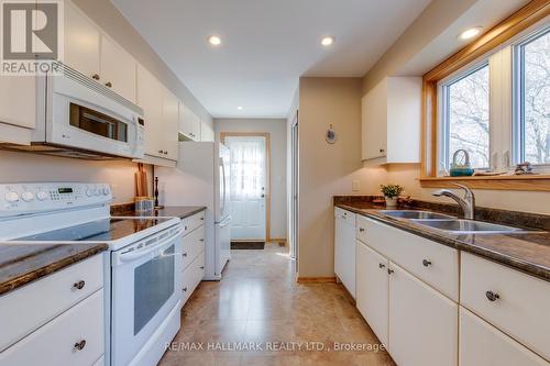 30 Schubert Drive, Toronto (Guildwood), ON - Indoor Photo Showing Kitchen With Double Sink