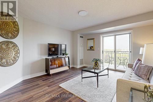 521 - 7373 Martin Grove Road, Vaughan (Vaughan Grove), ON - Indoor Photo Showing Living Room