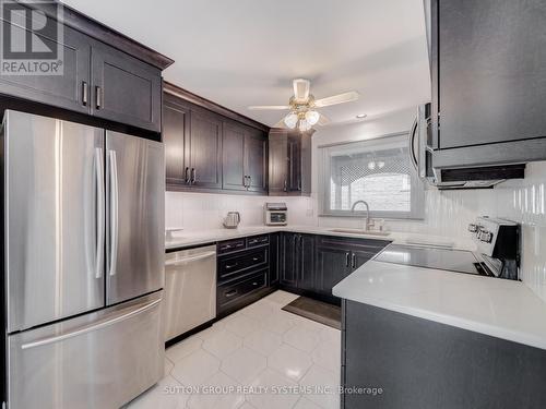 121 Parkland Crescent, Kitchener, ON - Indoor Photo Showing Kitchen With Upgraded Kitchen