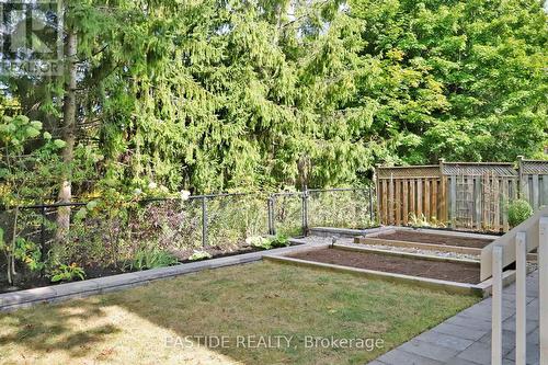 6 Taos Court, Richmond Hill (Westbrook), ON - Outdoor