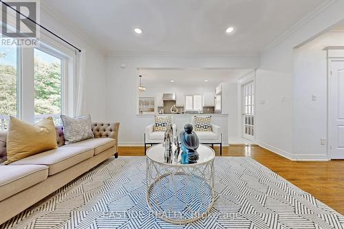 6 Taos Court, Richmond Hill (Westbrook), ON - Indoor Photo Showing Living Room