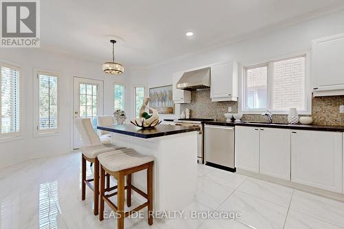 6 Taos Court, Richmond Hill (Westbrook), ON - Indoor Photo Showing Kitchen