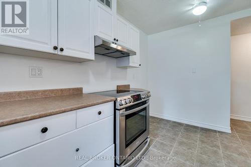 109 - 700 Dynes Road, Burlington, ON - Indoor Photo Showing Kitchen