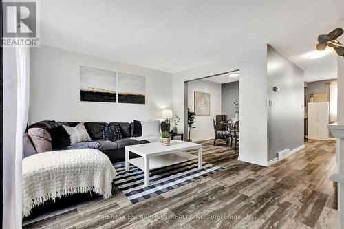 9 - 9 Beryl Street, Hamilton (Berrisfield), ON - Indoor Photo Showing Living Room