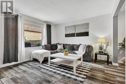 9 - 9 Beryl Street, Hamilton, ON - Indoor Photo Showing Living Room