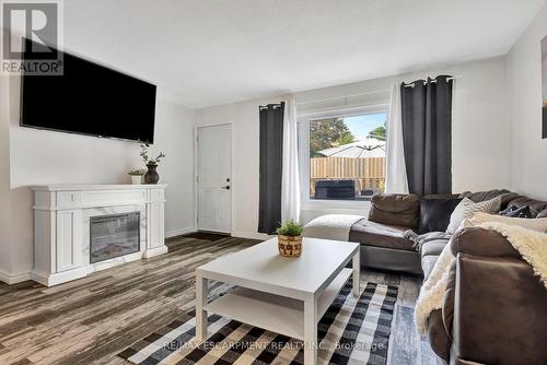 9 - 9 Beryl Street, Hamilton (Berrisfield), ON - Indoor Photo Showing Living Room With Fireplace