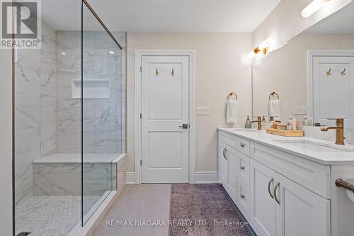 40 Merritt Road, Pelham, ON - Indoor Photo Showing Bathroom