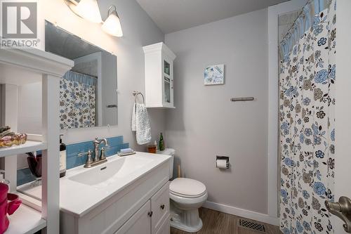 287 Reighmount Drive, Kamloops, BC - Indoor Photo Showing Bathroom