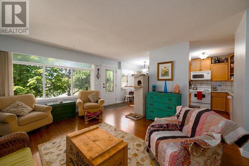 287 Reighmount Drive, Kamloops, BC - Indoor Photo Showing Living Room