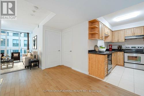 706 - 263 Wellington Street W, Toronto (Waterfront Communities), ON - Indoor Photo Showing Kitchen