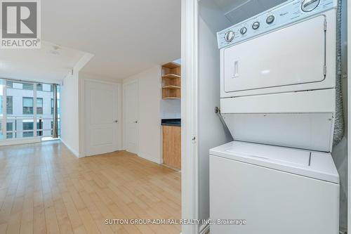 706 - 263 Wellington Street W, Toronto (Waterfront Communities), ON - Indoor Photo Showing Laundry Room