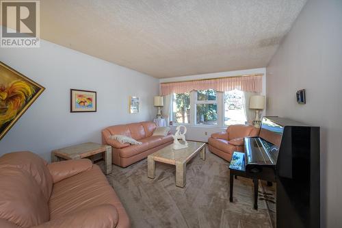 3751 James Court, Prince George, BC - Indoor Photo Showing Living Room