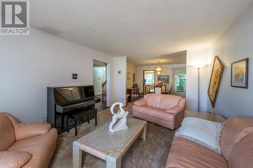 3751 James Court, Prince George, BC - Indoor Photo Showing Living Room