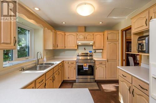 3751 James Court, Prince George, BC - Indoor Photo Showing Kitchen With Double Sink