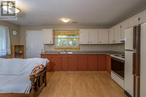 3751 James Court, Prince George, BC - Indoor Photo Showing Kitchen With Double Sink