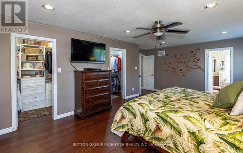 10 Saxon Road, Barrie, ON - Indoor Photo Showing Bedroom