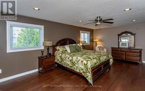 10 Saxon Road, Barrie, ON - Indoor Photo Showing Bedroom