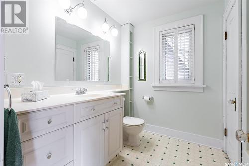 1032 University Drive, Saskatoon, SK - Indoor Photo Showing Bathroom