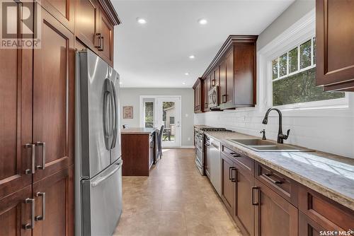 1032 University Drive, Saskatoon, SK - Indoor Photo Showing Kitchen With Double Sink With Upgraded Kitchen