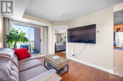 310 Central Park Drive Unit#9B, Ottawa, ON - Indoor Photo Showing Living Room