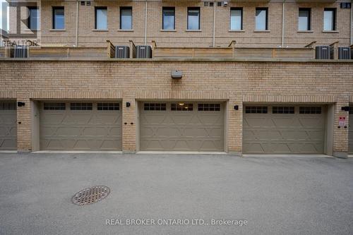 51 - 275 Royalton Common, Oakville (River Oaks), ON - Outdoor