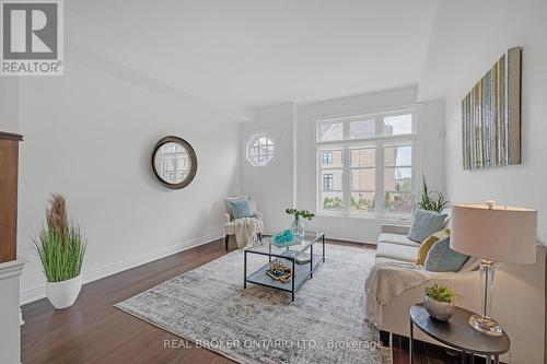 51 - 275 Royalton Common, Oakville (River Oaks), ON - Indoor Photo Showing Living Room