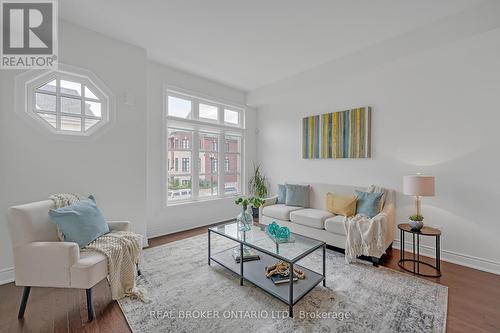 51 - 275 Royalton Common, Oakville, ON - Indoor Photo Showing Living Room