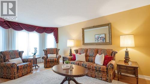 24 Choiceland Boulevard, Toronto, ON - Indoor Photo Showing Living Room