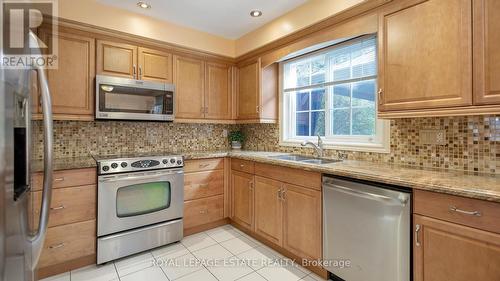 24 Choiceland Boulevard, Toronto, ON - Indoor Photo Showing Kitchen With Stainless Steel Kitchen With Double Sink