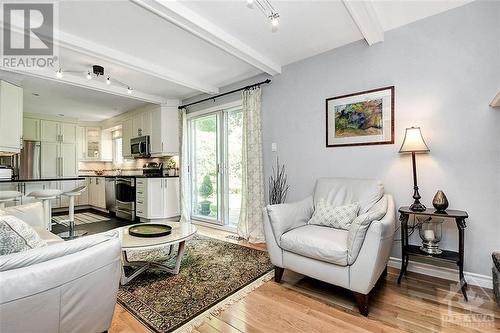 1885 Louisiana Avenue, Ottawa, ON - Indoor Photo Showing Living Room