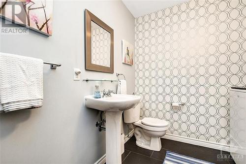 1885 Louisiana Avenue, Ottawa, ON - Indoor Photo Showing Bathroom