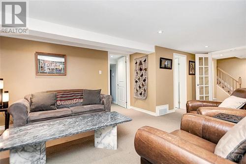 1885 Louisiana Avenue, Ottawa, ON - Indoor Photo Showing Living Room