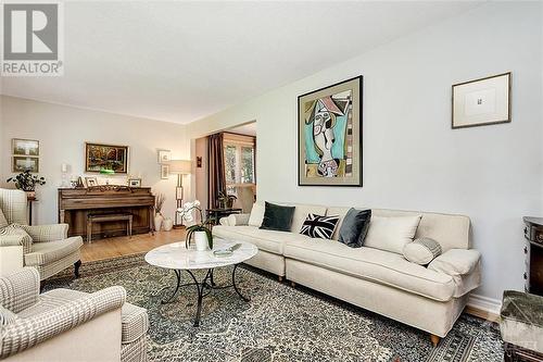 1885 Louisiana Avenue, Ottawa, ON - Indoor Photo Showing Living Room