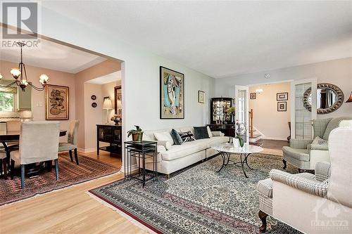 1885 Louisiana Avenue, Ottawa, ON - Indoor Photo Showing Living Room