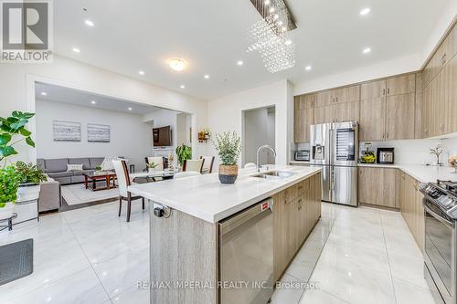 74 Merlin Street, Oakville, ON - Indoor Photo Showing Kitchen With Upgraded Kitchen