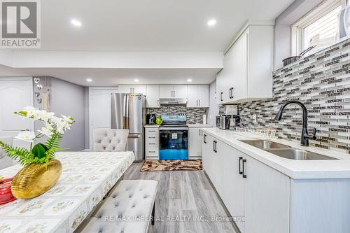 74 Merlin Street, Oakville, ON - Indoor Photo Showing Kitchen With Double Sink With Upgraded Kitchen