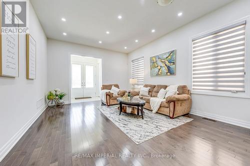 74 Merlin Street, Oakville, ON - Indoor Photo Showing Living Room