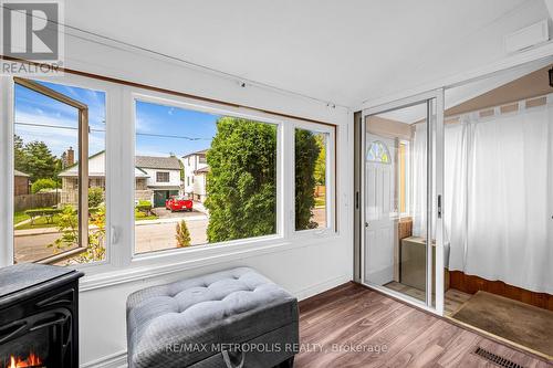 97 N Woodrow Boulevard, Toronto, ON - Indoor Photo Showing Other Room