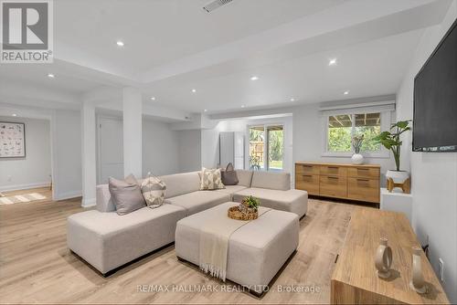 99 Belmont Crescent, Vaughan, ON - Indoor Photo Showing Living Room