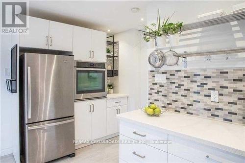 4 Mallingham Court, Toronto, ON - Indoor Photo Showing Kitchen