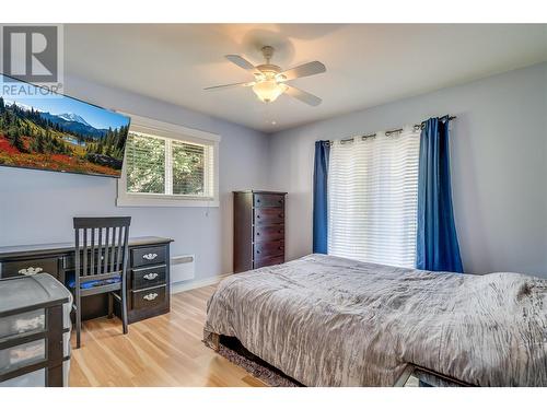 10718 Pinecrest Road, Vernon, BC - Indoor Photo Showing Bedroom