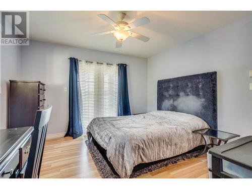 10718 Pinecrest Road, Vernon, BC - Indoor Photo Showing Bedroom