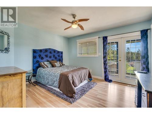 10718 Pinecrest Road, Vernon, BC - Indoor Photo Showing Bedroom