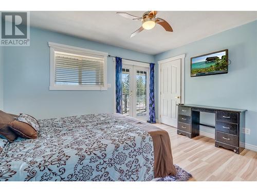 10718 Pinecrest Road, Vernon, BC - Indoor Photo Showing Bedroom