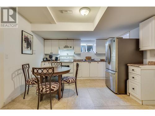 10718 Pinecrest Road, Vernon, BC - Indoor Photo Showing Kitchen