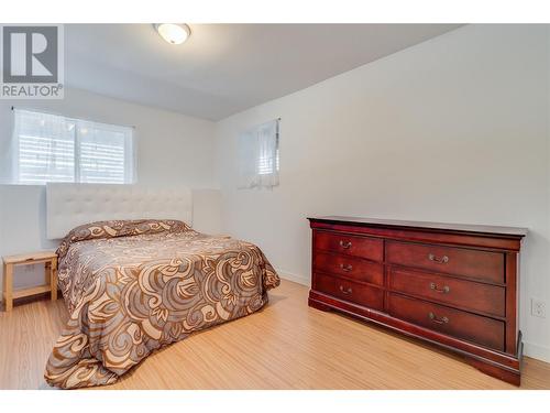 10718 Pinecrest Road, Vernon, BC - Indoor Photo Showing Bedroom