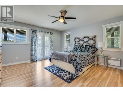 10718 Pinecrest Road, Vernon, BC - Indoor Photo Showing Bedroom